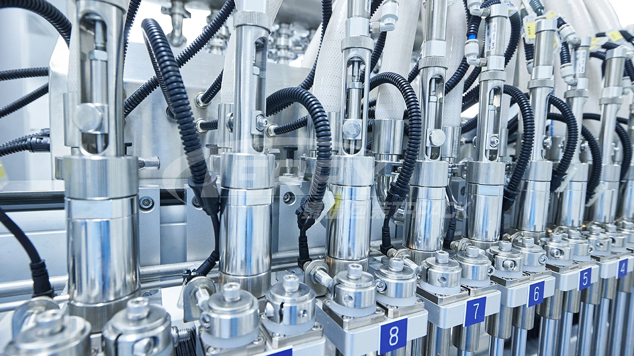 Automatic Bottle Sorting Machine, In-Line Blowing And Suction Machine, Ten-Head Continuous Filling Machine, Bottle Sorting And Butterfly Cap Capping Machine Project Site (3)