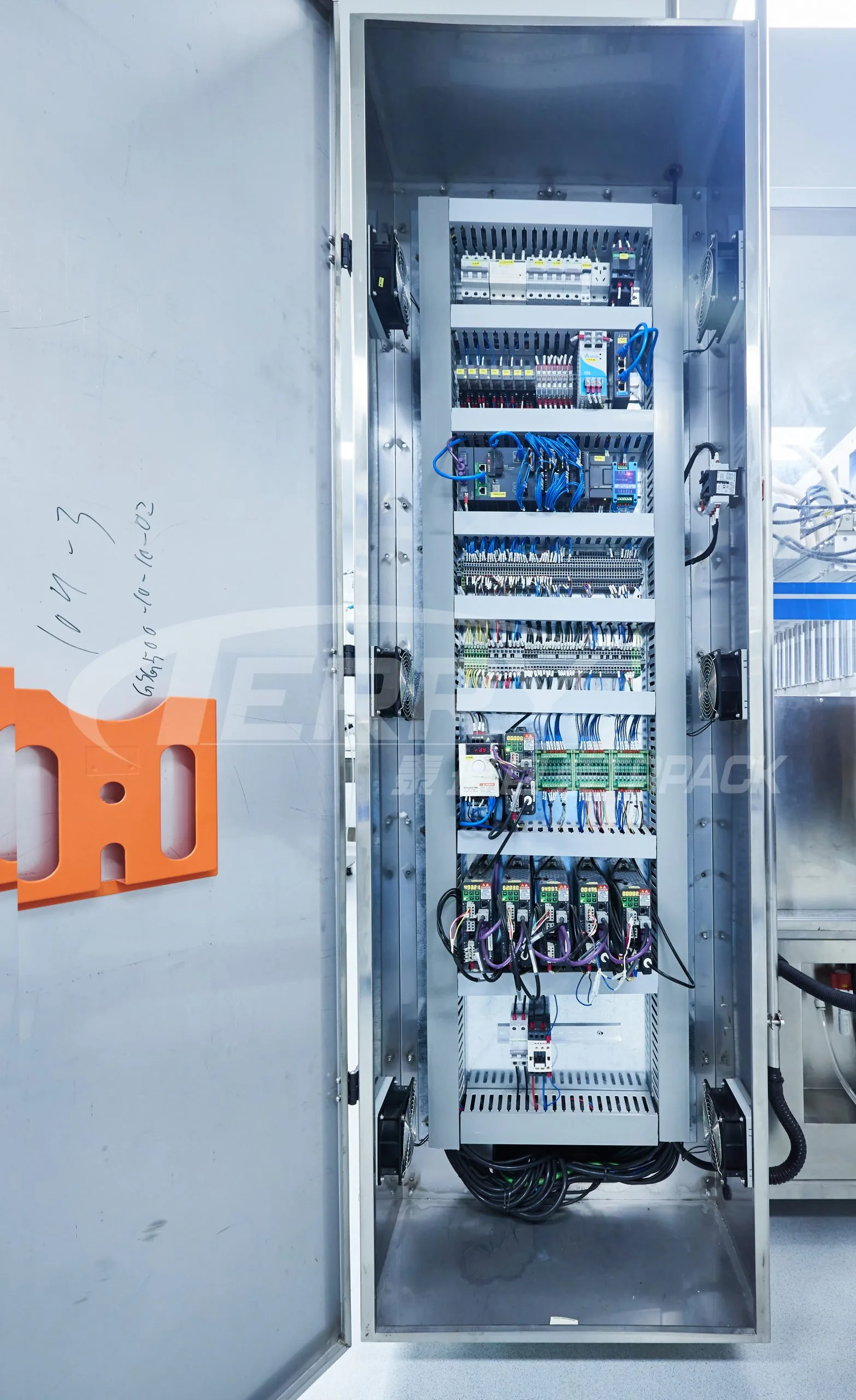 Automatic Bottle Sorting Machine, In-Line Blowing And Suction Machine, Ten-Head Continuous Filling Machine, Bottle Sorting And Butterfly Cap Capping Machine Project Site (4)